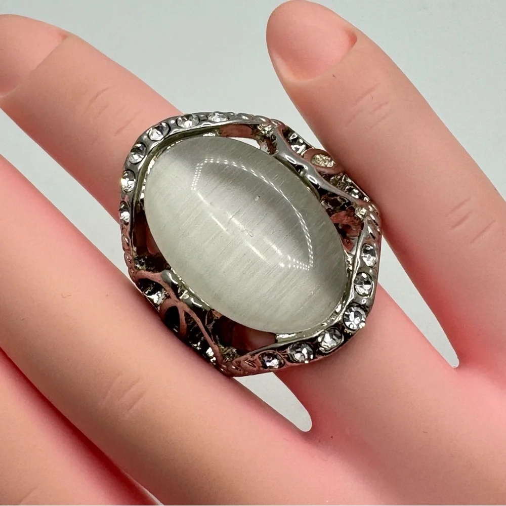Silver Tone Cat’s Eye Stretch Statement Ring w/ Rhinestone Halo | Adjustable